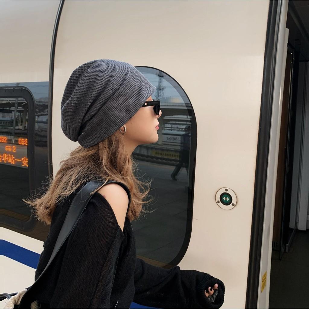 Trendy Black Knitted Beanie For Women And Men Soft Cotton Cap For Spring And Autumn
Trendy Black Knitted Beanie For Women And Men Soft Cotton Cap For Spring And Autumn