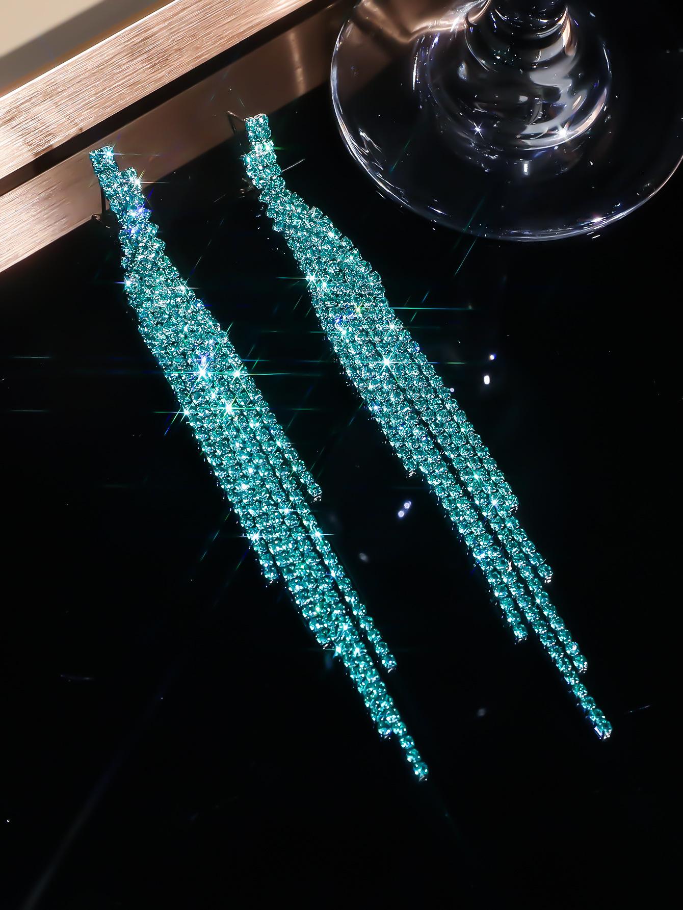 Красочные нежные длинные серьги с бахромой
Красочные нежные длинные серьги с бахромой