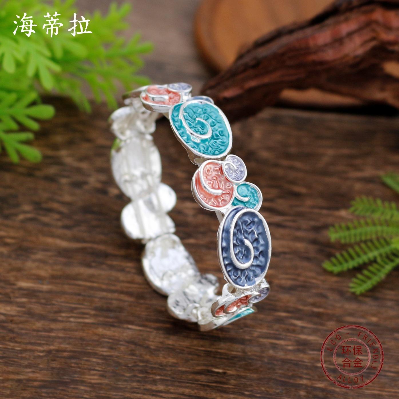 New enamel geometric flower elastic bracelet, women s simple and versatile irregular petal bracelet
New enamel geometric flower elastic bracelet, women s simple and versatile irregular petal bracelet