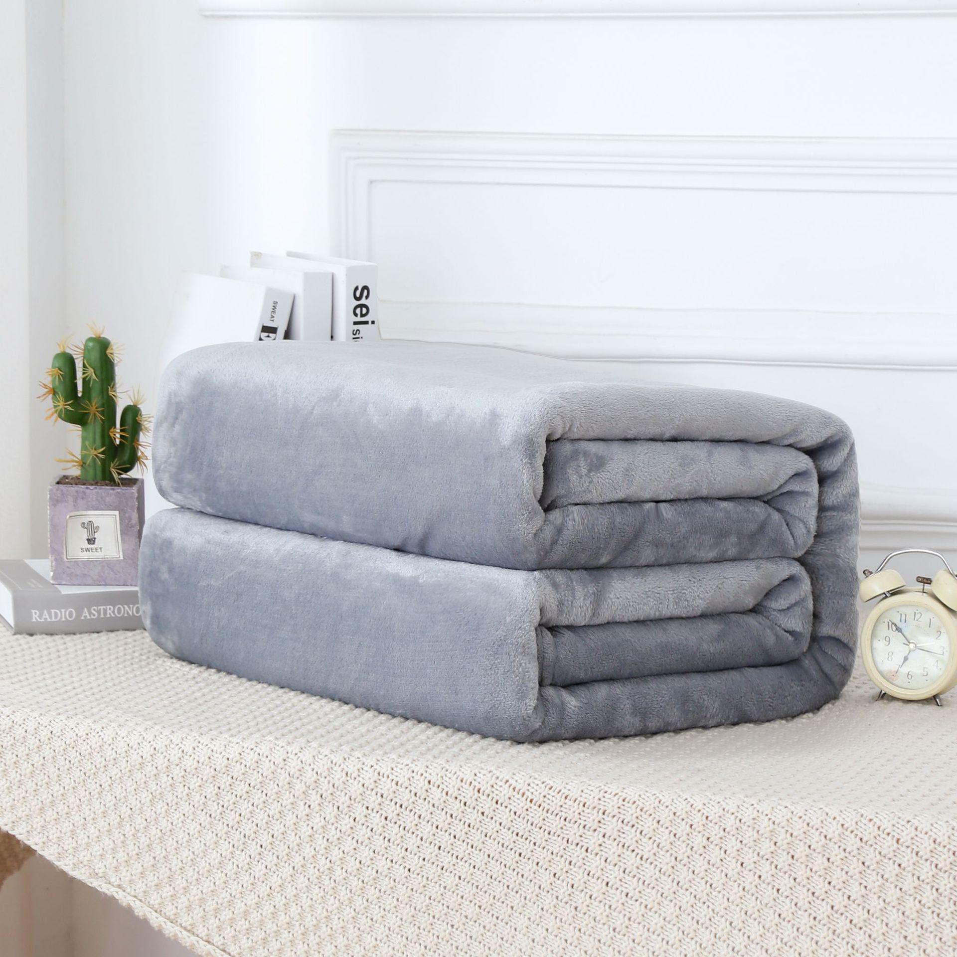 Однотонное флэнелевое одеяло Cloud Mink — идеально подходит для сна в офисе и в комнатах с кондиционером 200x230 cm 1380 g серебряный серый
Однотонное флэнелевое одеяло Cloud Mink — идеально подходит для сна в офисе и в комнатах с кондиционером 200x230 cm 1380 g серебряный серый