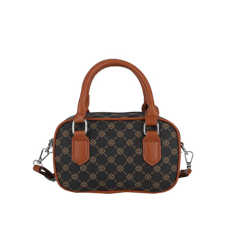 Літня модна сумка з простим нішевим дизайном 2024, нова повсякденна приміська сумка через плече, персоналізована жіноча сумка-мессенджер
Літня модна сумка з простим нішевим дизайном 2024, нова повсякденна приміська сумка через плече, персоналізована жіноча сумка-мессенджер