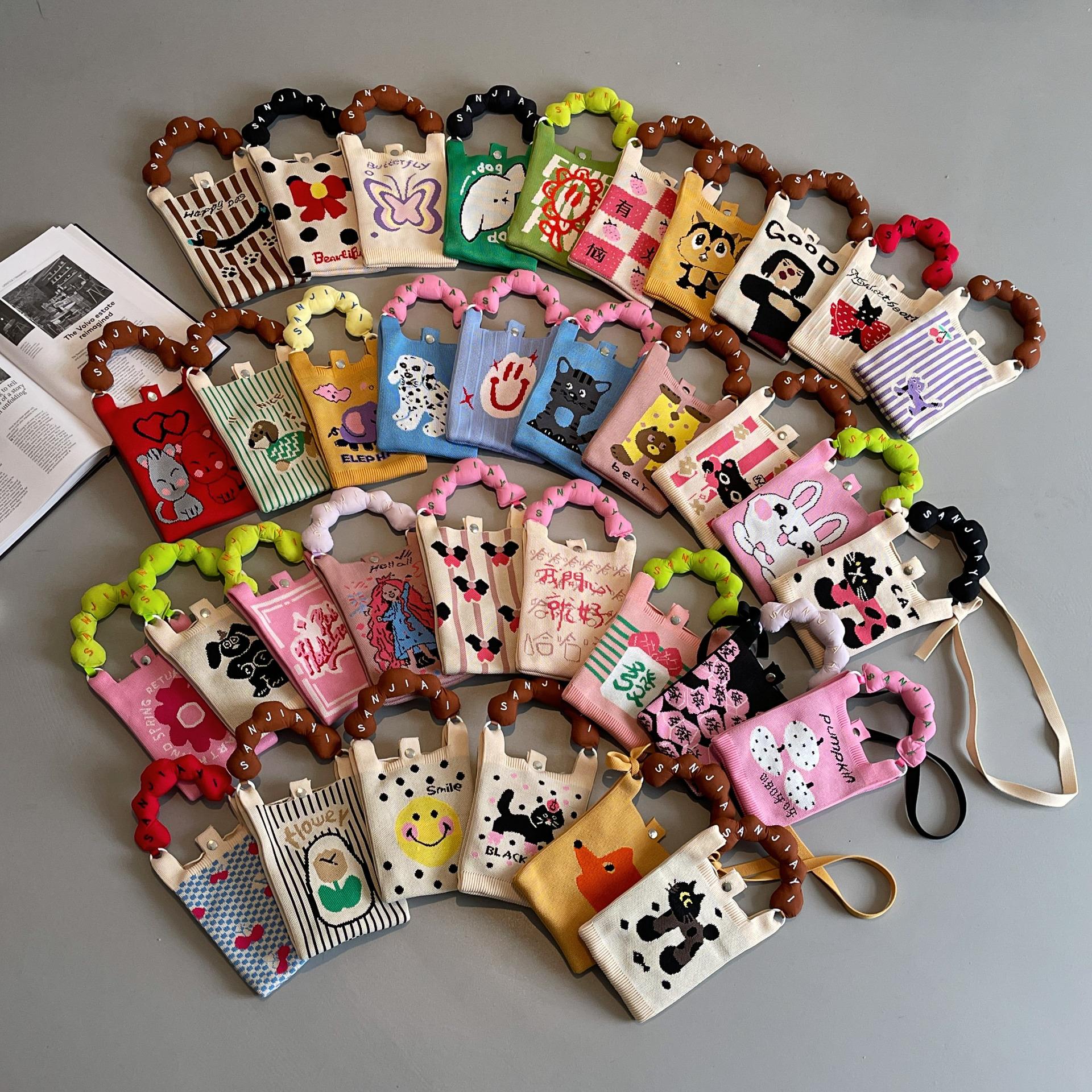 Knitted mobile phone bag New convenient storage Student cute cartoon fashion messenger bag
Knitted mobile phone bag New convenient storage Student cute cartoon fashion messenger bag