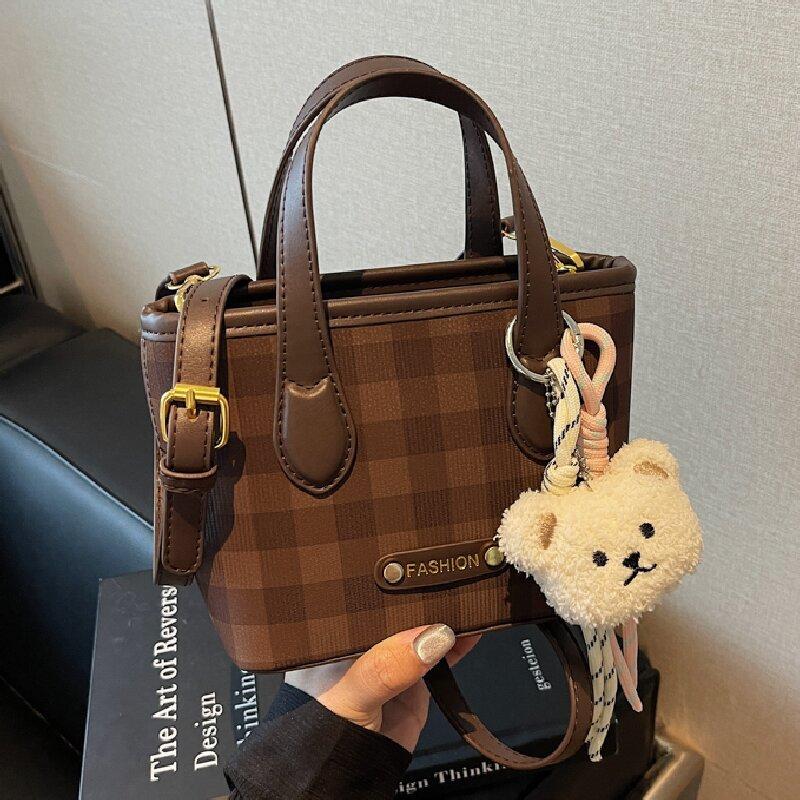 Модная сумка осень новая сумка-ведро контрастного цвета ретро для выхода на плечо кроссбоди женская сумка темно-коричневого
Модная сумка осень новая сумка-ведро контрастного цвета ретро для выхода на плечо кроссбоди женская сумка темно-коричневого