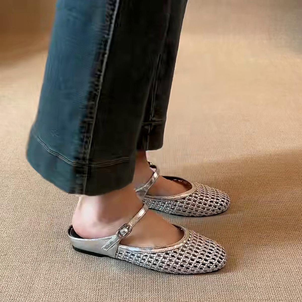 Hollow and breathable flat bottom versatile soft bottom slippers women s new spring and summer women s outer wear bag head half slippers 35 серебряный
Hollow and breathable flat bottom versatile soft bottom slippers women s new spring and summer women s outer wear bag head half slippers 35 серебряный