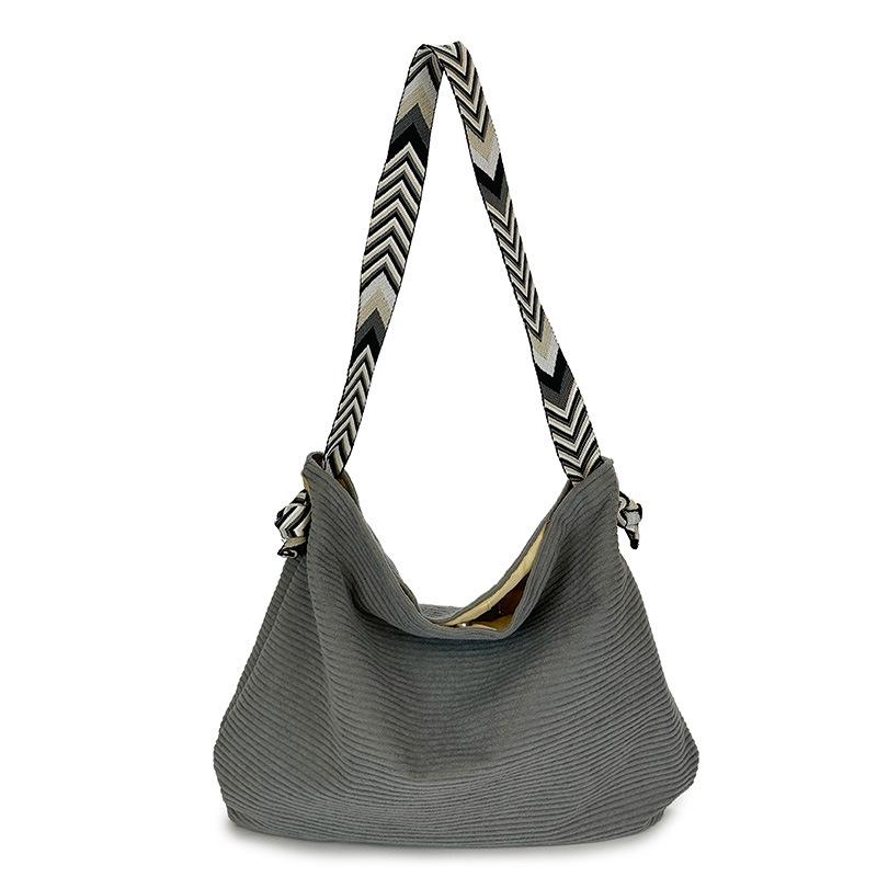 Commuter large-capacity bag women s new casual versatile nylon cloth shoulder messenger bag portable tote bag серый
Commuter large-capacity bag women s new casual versatile nylon cloth shoulder messenger bag portable tote bag серый