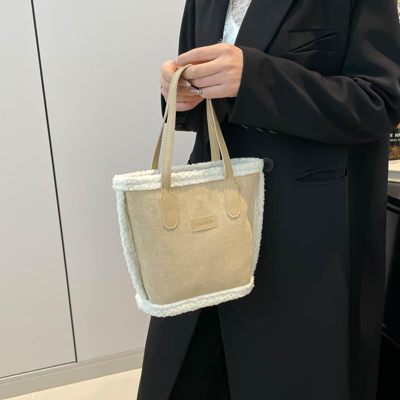 Suede new large-capacity lamb wool splicing casual texture matte retro shoulder underarm bag women
Suede new large-capacity lamb wool splicing casual texture matte retro shoulder underarm bag women