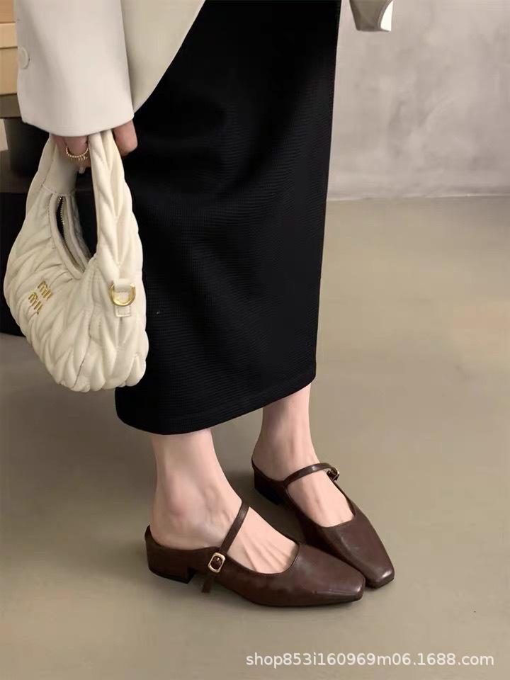 French temperament square head thick heel Mary Jane slippers women 2025 summer new wear pointed fashion cool slippers women 40 темно-коричневого кольору
French temperament square head thick heel Mary Jane slippers women 2025 summer new wear pointed fashion cool slippers women 40 темно-коричневого кольору