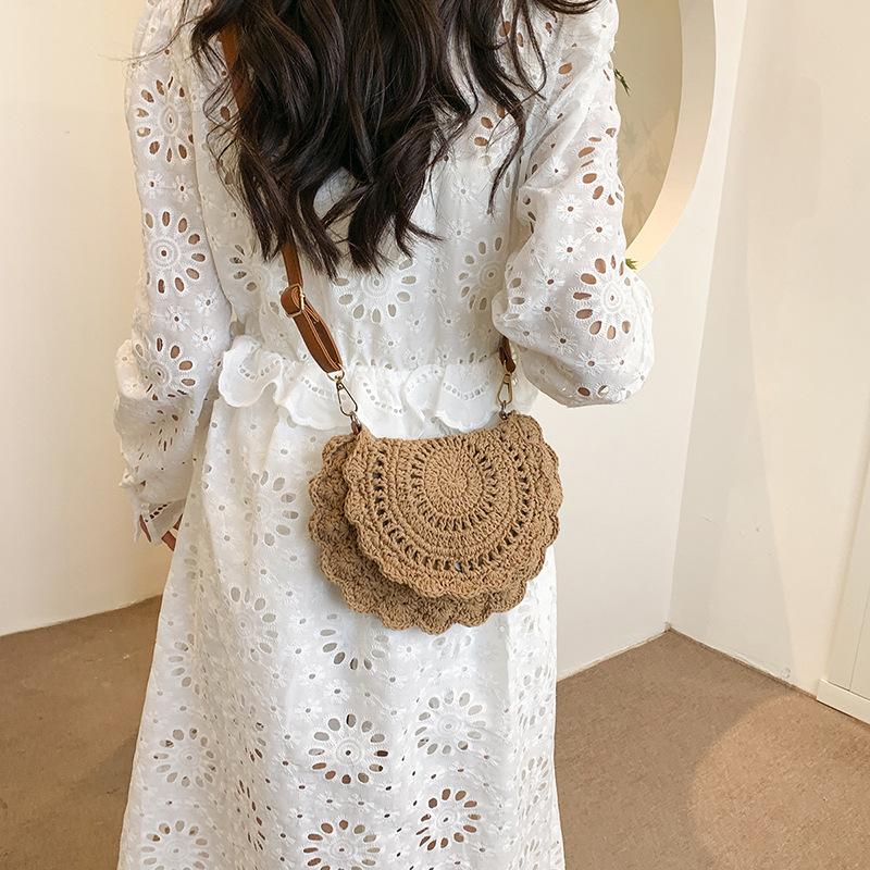 Cotton woven bag women s 2025 new fashion hollow round messenger bag beach bag off білий колір
Cotton woven bag women s 2025 new fashion hollow round messenger bag beach bag off білий колір