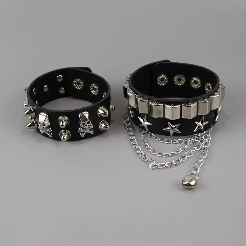 Fashion Black Leather Cuff Wristband Gothic Metal Rivet Punk Skeleton Star Bracelets for Women Men Unisex Cosplay Props Bracelet
Fashion Black Leather Cuff Wristband Gothic Metal Rivet Punk Skeleton Star Bracelets for Women Men Unisex Cosplay Props Bracelet