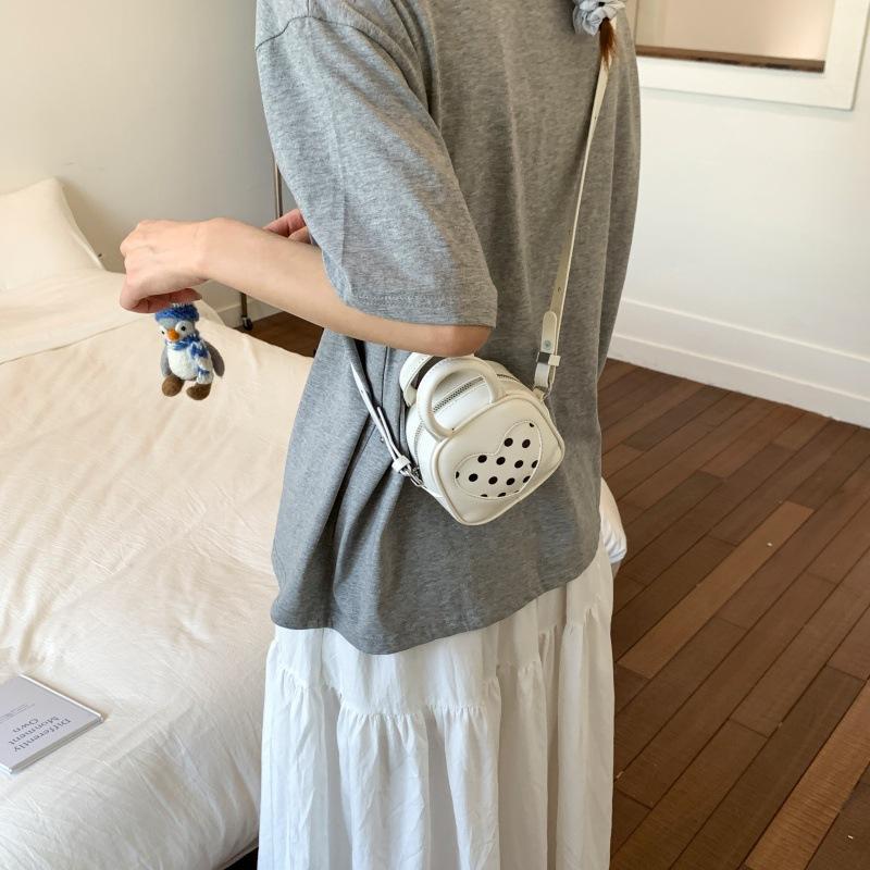 Retro bump shoulder bag women s 2025 spring and summer new small bag niche portable bucket bag чёрный
Retro bump shoulder bag women s 2025 spring and summer new small bag niche portable bucket bag чёрный