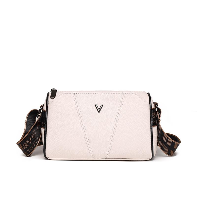 Leather women s bags, new trendy splicing soft leather large-capacity shoulder messenger bags, first-layer cowhide pillow bags білий
Leather women s bags, new trendy splicing soft leather large-capacity shoulder messenger bags, first-layer cowhide pillow bags білий