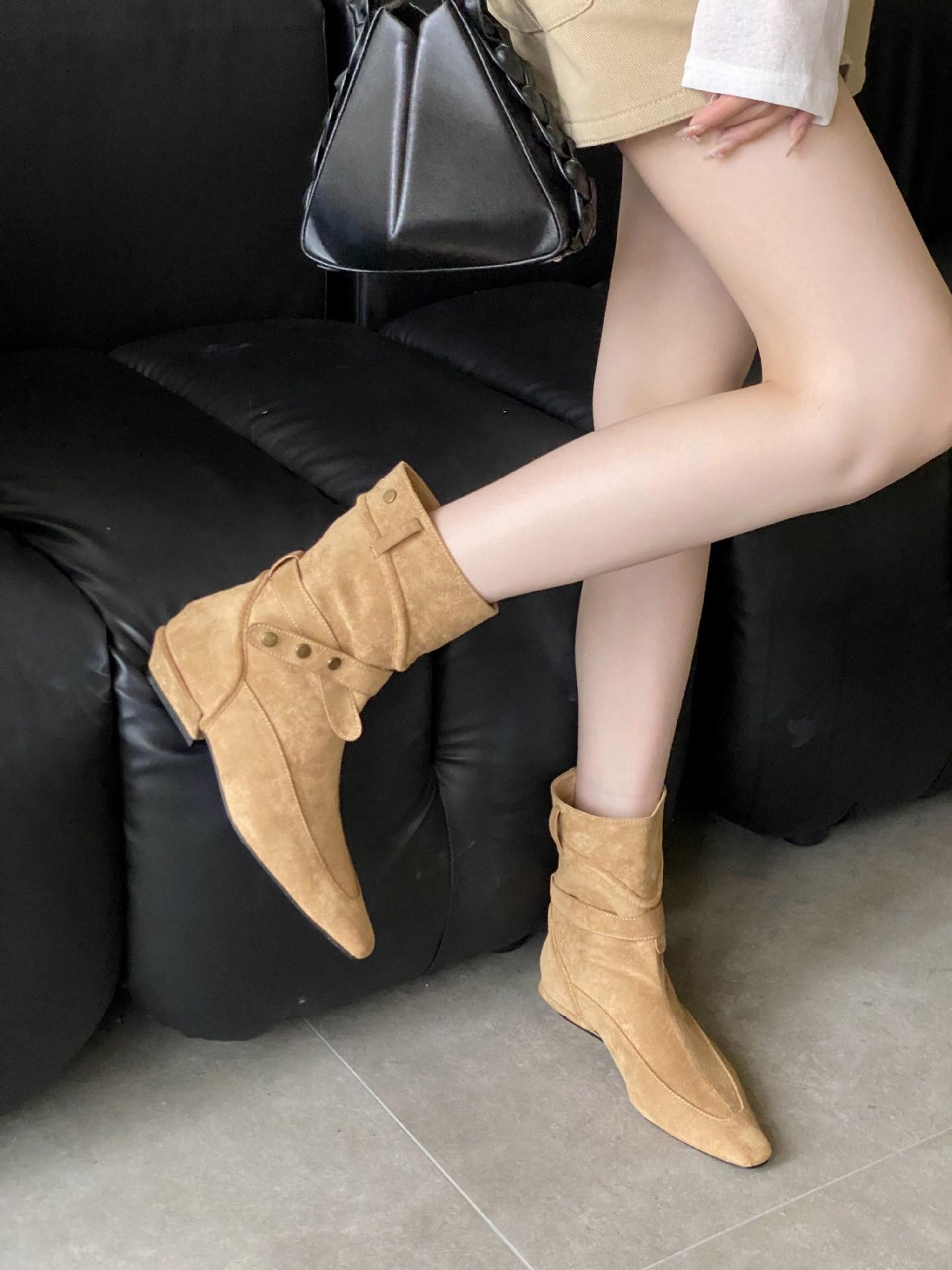 2025 autumn and winter new square head short heel temperament French belt buckle fashionable sexy beautiful women short boots 40 абрикосовый
2025 autumn and winter new square head short heel temperament French belt buckle fashionable sexy beautiful women short boots 40 абрикосовый