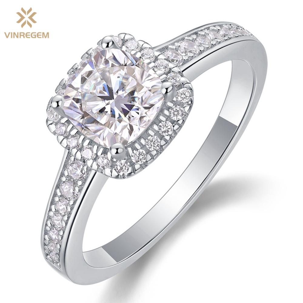 Vinregem, 100% стерлинговое серебро 925 пробы, сверкающее 6 мм, 3EX VVS1 D, цвет 1,1 карат, настоящее кольцо с бриллиантом из муассанита для женщин, обручальное кольцо, ювелирные изделия US 5 белый 
Vinregem, 100% стерлинговое серебро 925 пробы, сверкающее 6 мм, 3EX VVS1 D, цвет 1,1 карат, настоящее кольцо с бриллиантом из муассанита для женщин, обручальное кольцо, ювелирные изделия US 5 белый