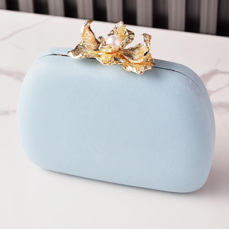 2025 New Dinner Bag Women Fashion Flower Buckle Handbag Wedding Bride Evening Bags Girls Cute Party Clutch Bag Shoulder Bags
2025 New Dinner Bag Women Fashion Flower Buckle Handbag Wedding Bride Evening Bags Girls Cute Party Clutch Bag Shoulder Bags