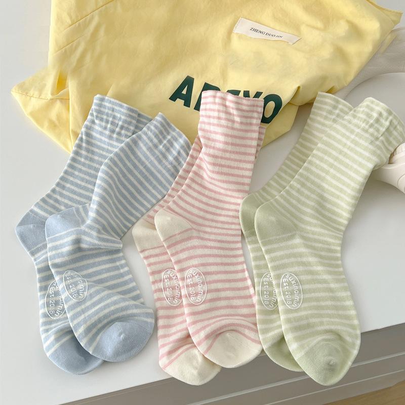5 Pairs of Female Spring and Summer Personality Letter Dispensing In The Tube Stripe Pile Socks 5 Pairs
5 Pairs of Female Spring and Summer Personality Letter Dispensing In The Tube Stripe Pile Socks 5 Pairs