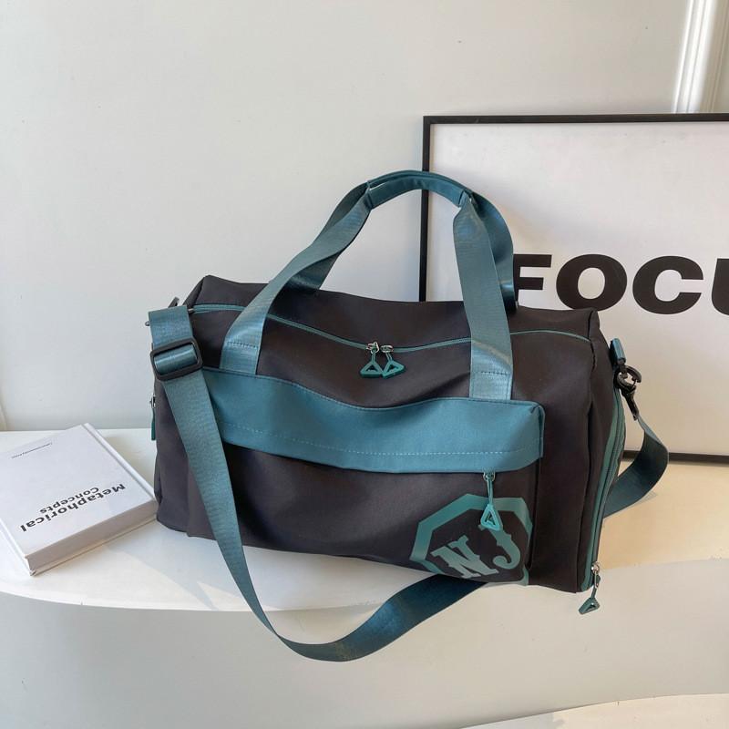 Stylish Large Capacity Canvas Travel Shoulder Bag With Zipper Closure For All Genders чорний
Stylish Large Capacity Canvas Travel Shoulder Bag With Zipper Closure For All Genders чорний