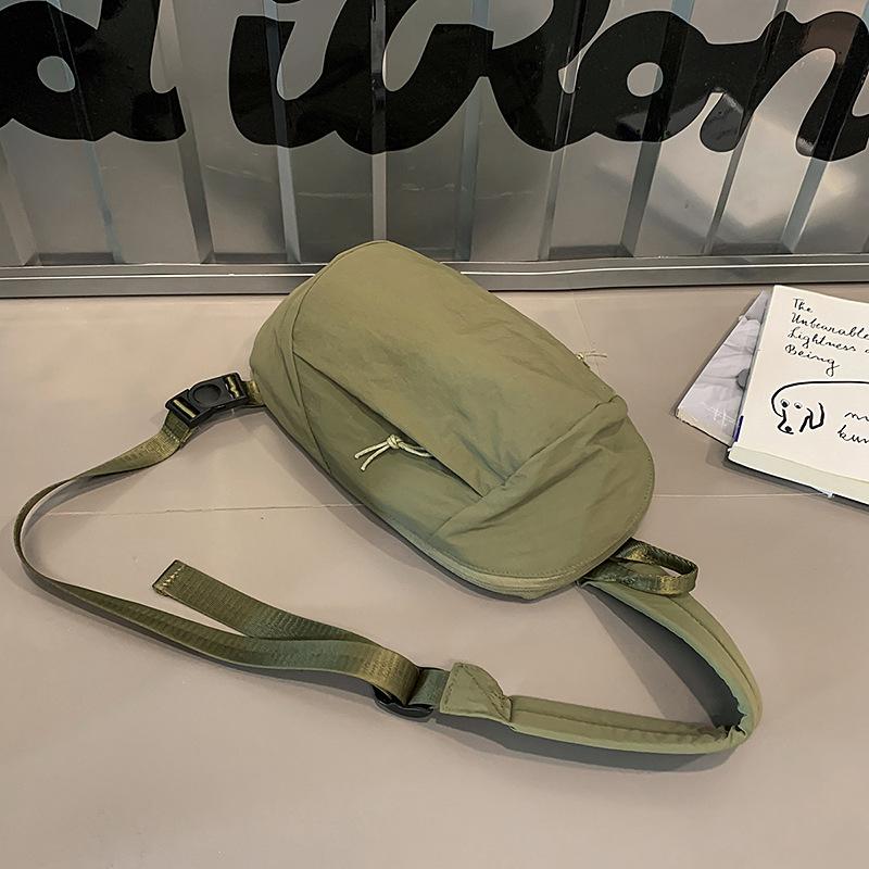 Breast bag women s messenger sports bag men s design sense niche cycling youth Korean satchel mobile phone bag зелений
Breast bag women s messenger sports bag men s design sense niche cycling youth Korean satchel mobile phone bag зелений