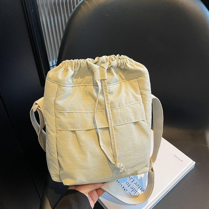 Nylon cloth bucket bag women s 2025 new casual simple shoulder bag versatile fashion lightweight tooling messenger bag чёрный
Nylon cloth bucket bag women s 2025 new casual simple shoulder bag versatile fashion lightweight tooling messenger bag чёрный