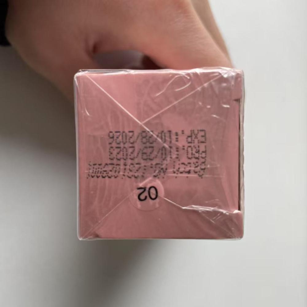 Отшелушивающая помада для губ, бархатисто-матовый финиш, легкое нанесение цвета! Долговечная, водонепроницаемая и антипригарная чашка. Обогащен натуральными экстрактами
Отшелушивающая помада для губ, бархатисто-матовый финиш, легкое нанесение цвета! Долговечная, водонепроницаемая и антипригарная чашка. Обогащен натуральными экстрактами