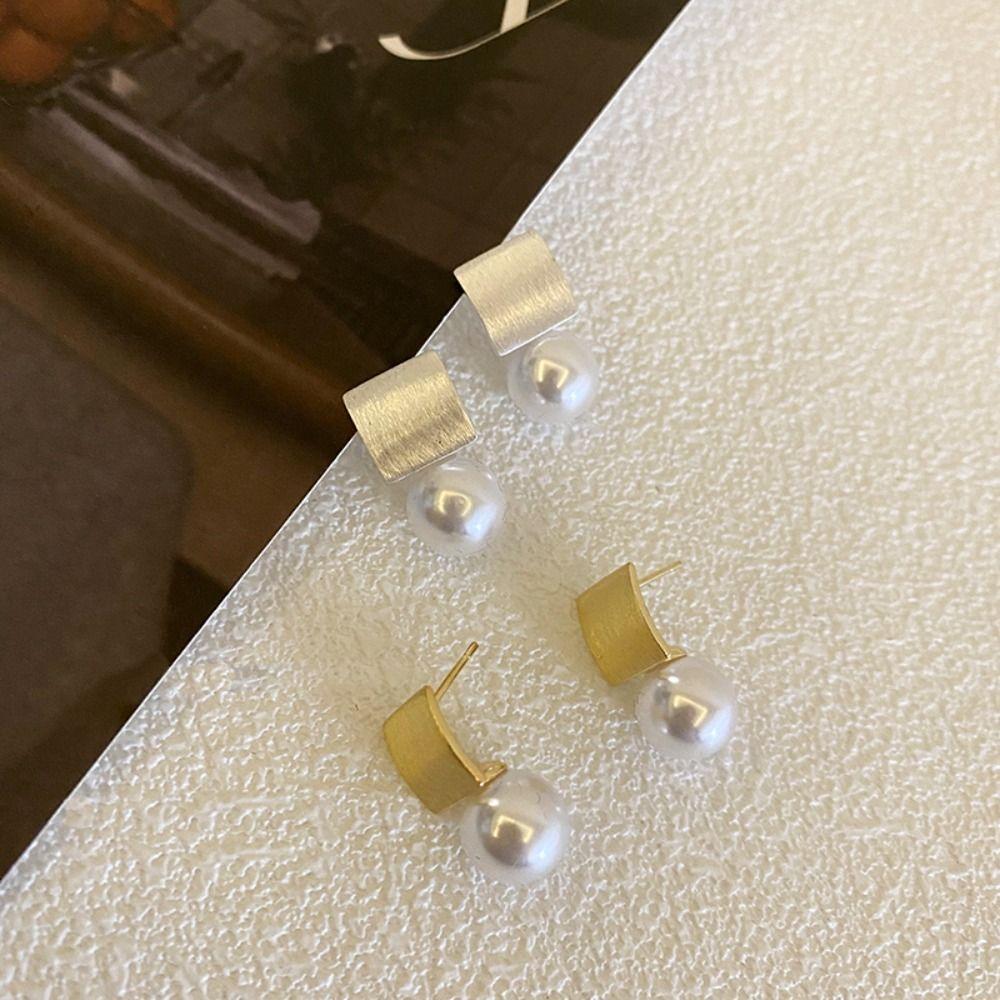 Exquisite Copper Simple Korean Style Earrings Pearl Earrings Women Jewelry Square Stud Earrings
Exquisite Copper Simple Korean Style Earrings Pearl Earrings Women Jewelry Square Stud Earrings