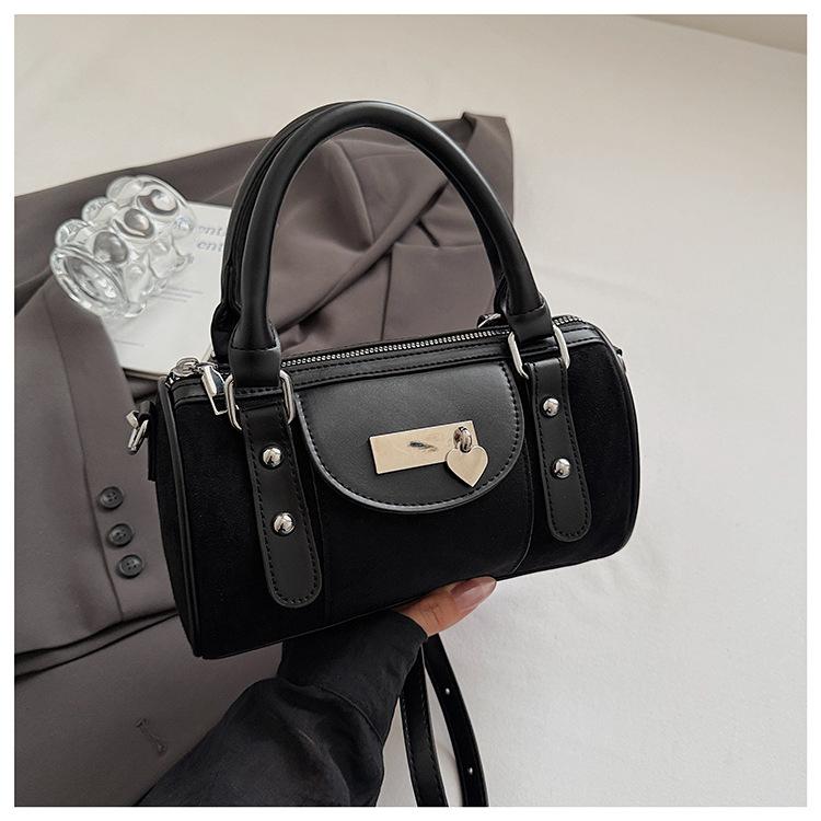 Premium handbag handbag women s 2025 new popular fashion textured shoulder bag commuter messenger bag чёрный
Premium handbag handbag women s 2025 new popular fashion textured shoulder bag commuter messenger bag чёрный