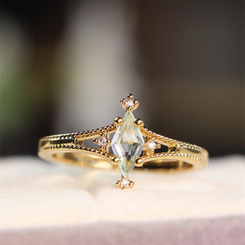 Rhombus four-claw ring, simple personality, niche elegance, ring ring. no. 10
Rhombus four-claw ring, simple personality, niche elegance, ring ring. no. 10