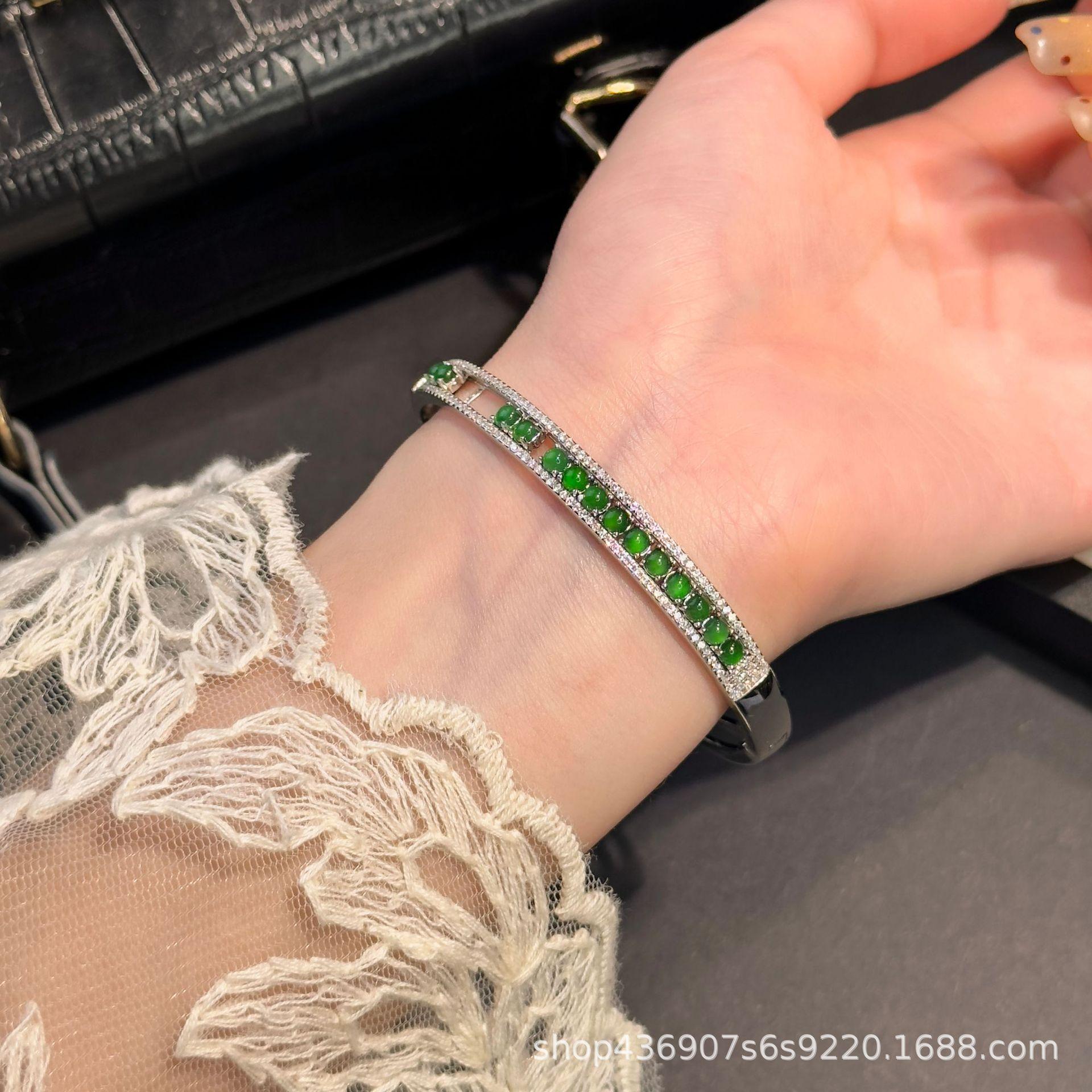 Vintage ins style sterling silver s925 bracelet natural jadeite green high-grade geometric fashion atmospheric jewelry women s gifts
Vintage ins style sterling silver s925 bracelet natural jadeite green high-grade geometric fashion atmospheric jewelry women s gifts
