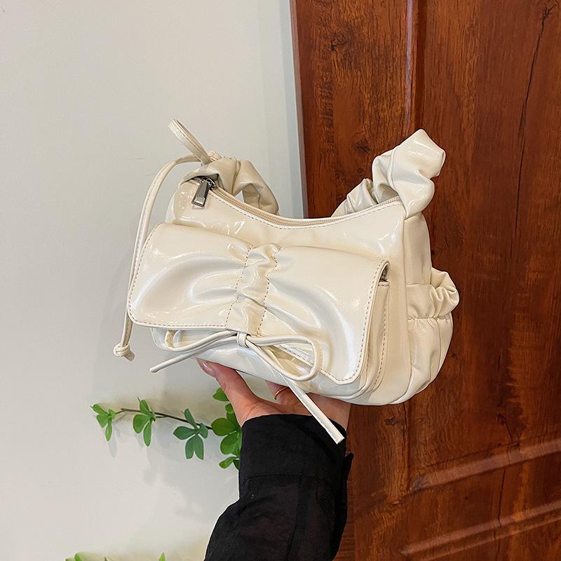 Niche texture underarm bag women s bag 2025 new high-end pleated shoulder bag серебряный
Niche texture underarm bag women s bag 2025 new high-end pleated shoulder bag серебряный