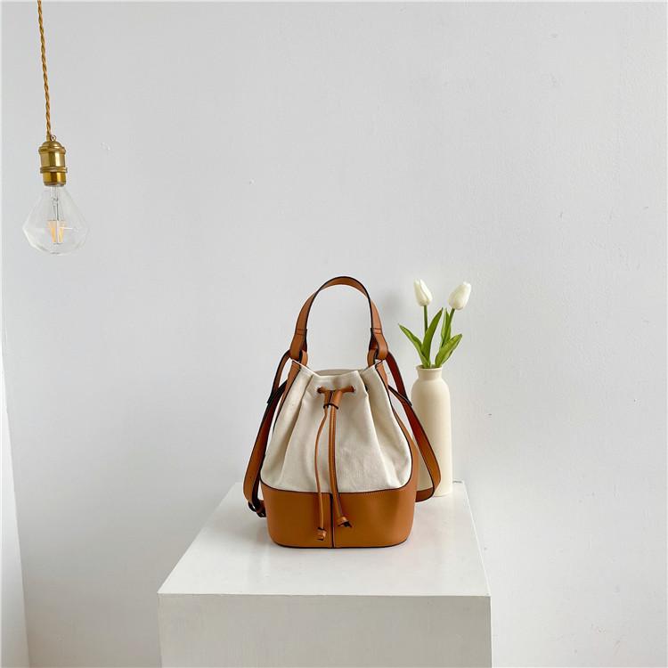 Korean style Stitching canvas Small Bucket Bags for Women Brand Shoulder bag Handbags Casual Tassel Crossbody Bag
Korean style Stitching canvas Small Bucket Bags for Women Brand Shoulder bag Handbags Casual Tassel Crossbody Bag