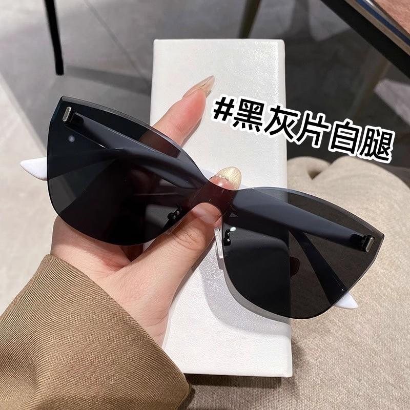 Cat eye sunglasses women s round face new anti-ultraviolet advanced sense old money wind thin sunglasses
Cat eye sunglasses women s round face new anti-ultraviolet advanced sense old money wind thin sunglasses