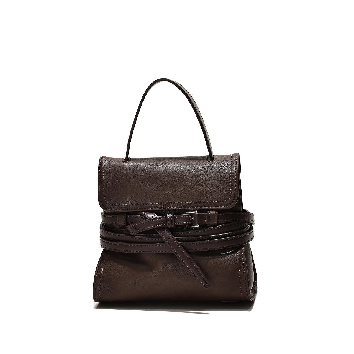 2025 Winter New Fashion Handbag for Women, Niche Design with a Sense of Sophistication, Belt Decoration, Single Shoulder Crossbody Small Square Bag 19*10*18CM
2025 Winter New Fashion Handbag for Women, Niche Design with a Sense of Sophistication, Belt Decoration, Single Shoulder Crossbody Small Square Bag 19*10*18CM