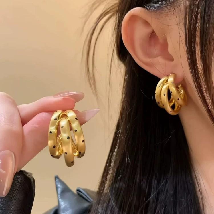 Retro Hong Kong style polka dot multi-layer metal earrings, new popular high-end light luxury temperament stud earrings, earrings women
Retro Hong Kong style polka dot multi-layer metal earrings, new popular high-end light luxury temperament stud earrings, earrings women