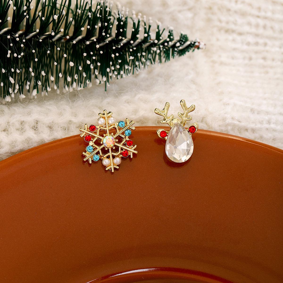Европейско-американские роскошные асимметричные серьги-снежинки с бриллиантами в виде оленей
Европейско-американские роскошные асимметричные серьги-снежинки с бриллиантами в виде оленей