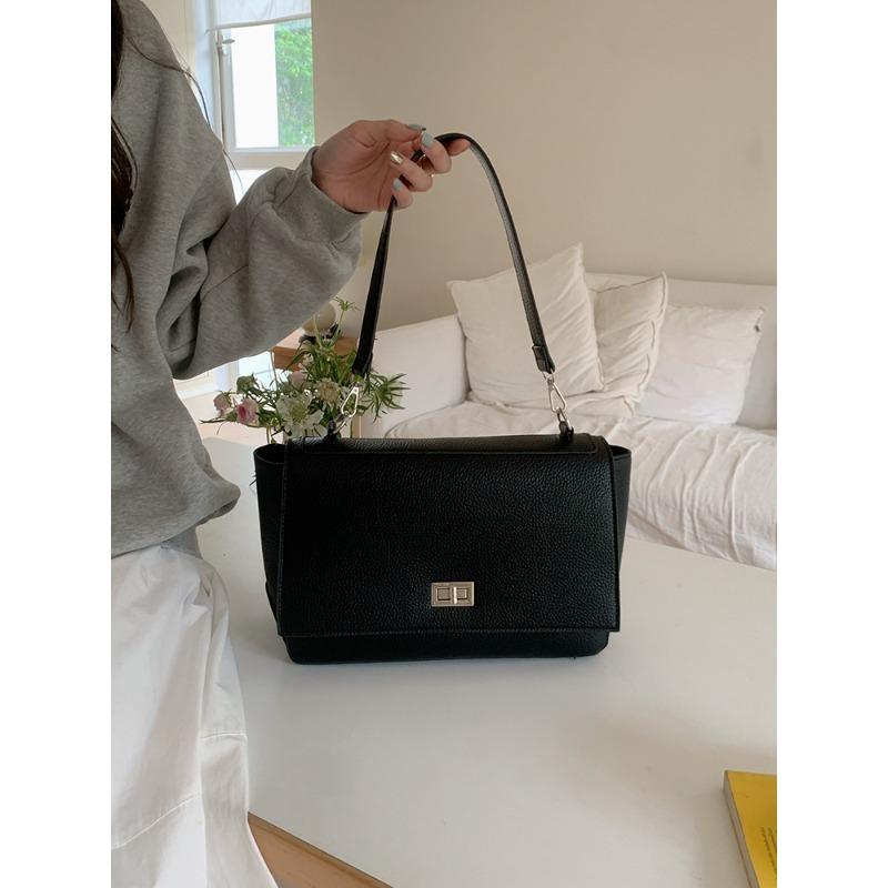 Spring and summer new commuter lock flip large capacity tote bag shoulder bag casual oblique span bag чёрный
Spring and summer new commuter lock flip large capacity tote bag shoulder bag casual oblique span bag чёрный