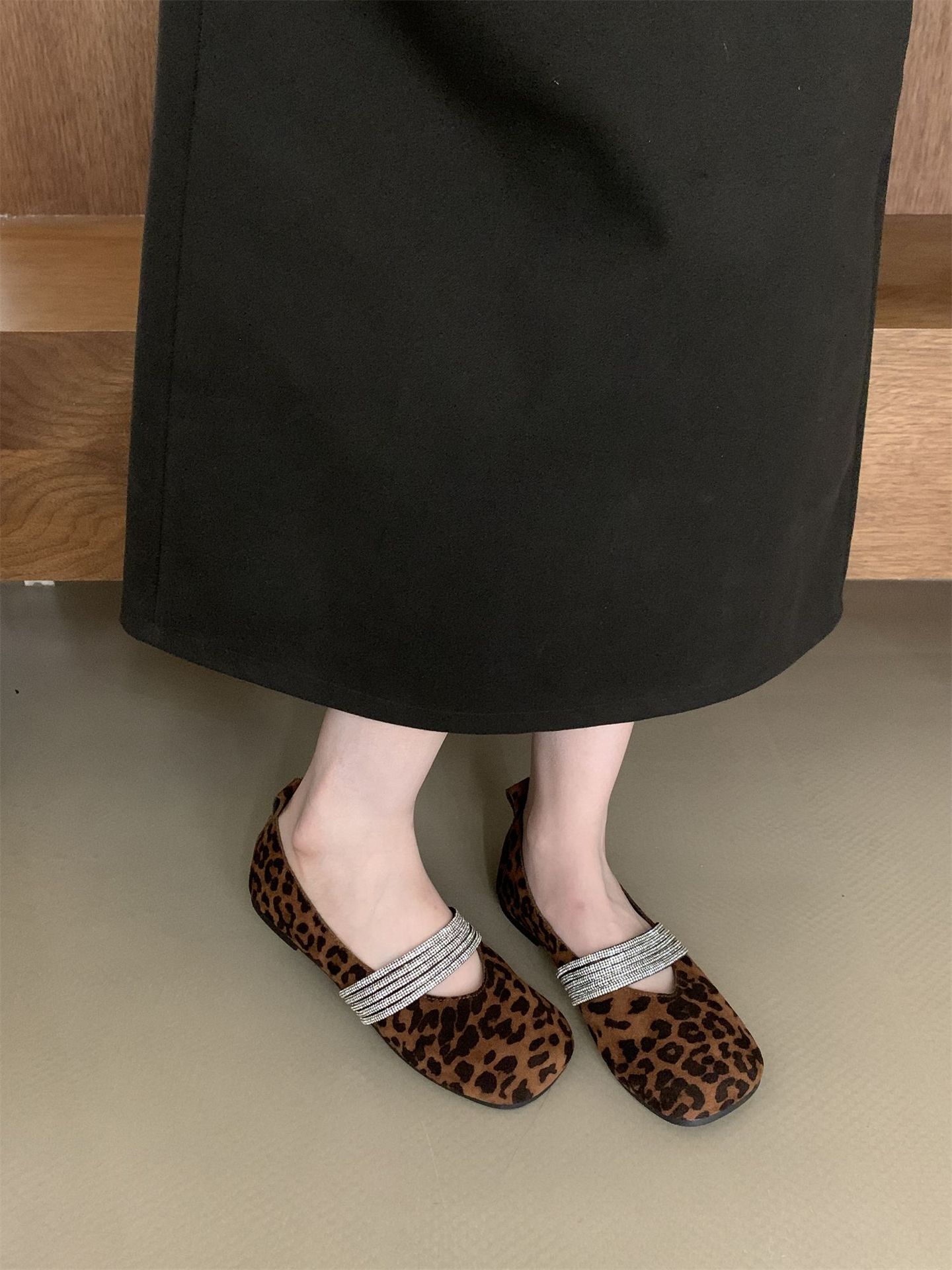 Туфли Мэри Джейн со стразами, весенне-осенние, квадратный носок, неглубокий вырез, универсальная плоская подошва, нежные одинарные туфли 39 цветной печати леопарда
Туфли Мэри Джейн со стразами, весенне-осенние, квадратный носок, неглубокий вырез, универсальная плоская подошва, нежные одинарные туфли 39 цветной печати леопарда