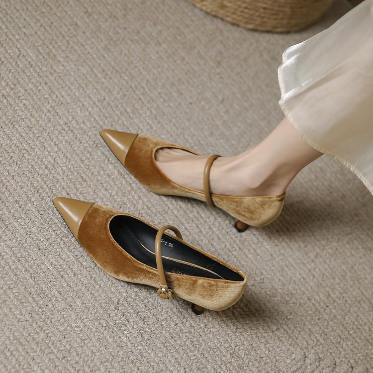 French temperament black high heels women s autumn 2024 new one-word with Mary Jane pointed heel suede shoes 34
French temperament black high heels women s autumn 2024 new one-word with Mary Jane pointed heel suede shoes 34