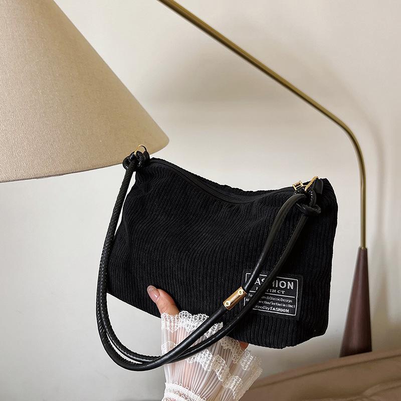 New corduroy casual bag women s bag fashion oblique span shoulder portable commuter underarm bag trendy bag чёрный
New corduroy casual bag women s bag fashion oblique span shoulder portable commuter underarm bag trendy bag чёрный