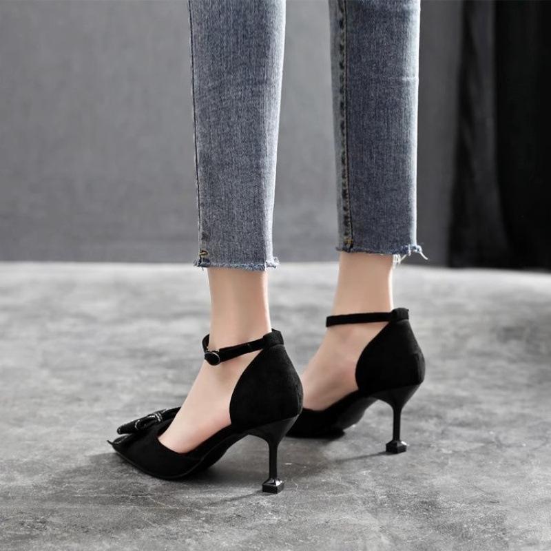 High-heeled sandals niche design sense bow one-word buckle high-heeled shoes fairy fairy single shoes summer new 34 чёрный
High-heeled sandals niche design sense bow one-word buckle high-heeled shoes fairy fairy single shoes summer new 34 чёрный