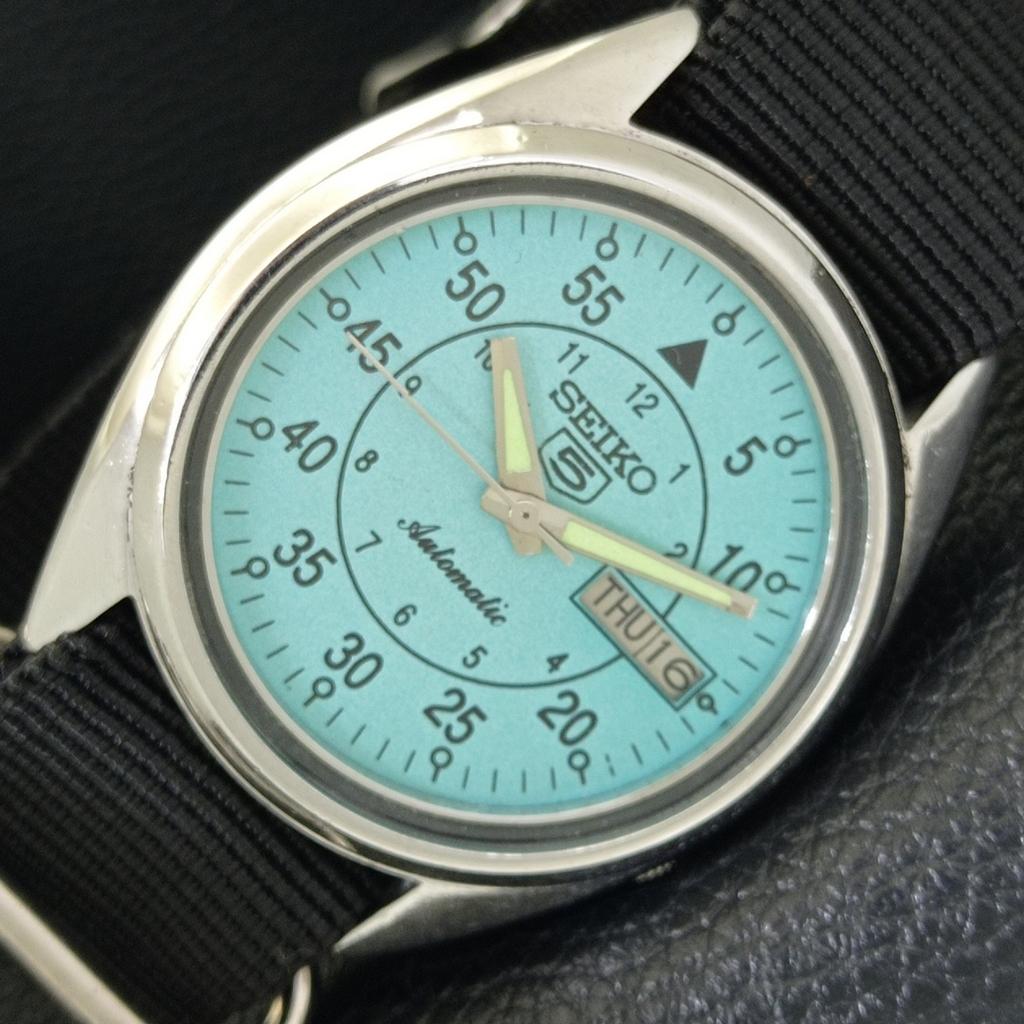 JAPAN VINTAGE SEIKO 5 AUTOMATIC MENS SKY BLUE COLOR DIAL WATCH a701274-5 R206a-a701274
JAPAN VINTAGE SEIKO 5 AUTOMATIC MENS SKY BLUE COLOR DIAL WATCH a701274-5 R206a-a701274