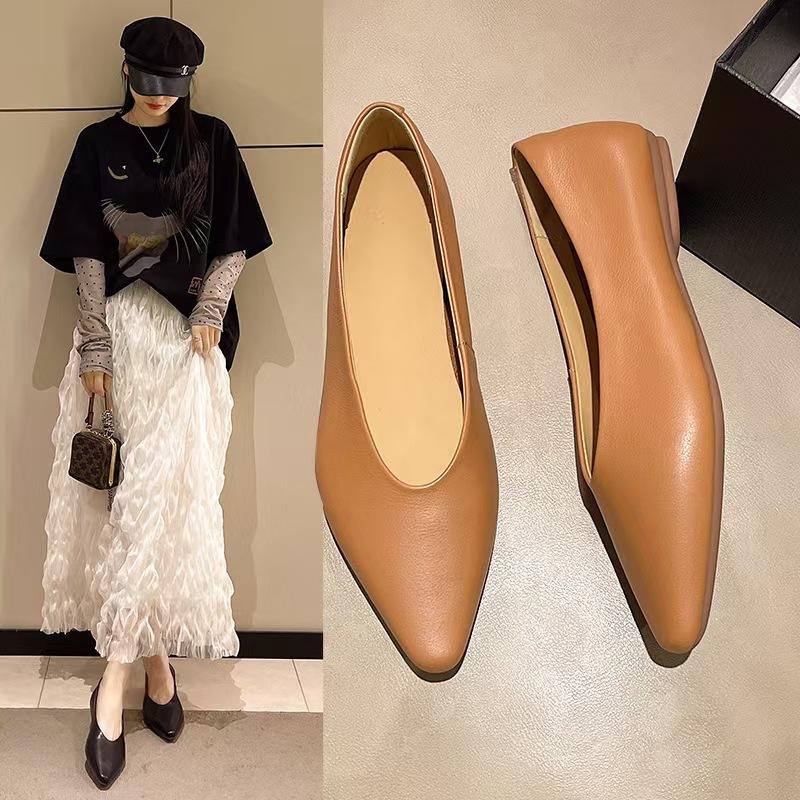 Leather shallow mouth single shoes women s summer new comfortable and breathable pointed flat bottom commuting soft sole leather shoes 40 абрикосовий
Leather shallow mouth single shoes women s summer new comfortable and breathable pointed flat bottom commuting soft sole leather shoes 40 абрикосовий