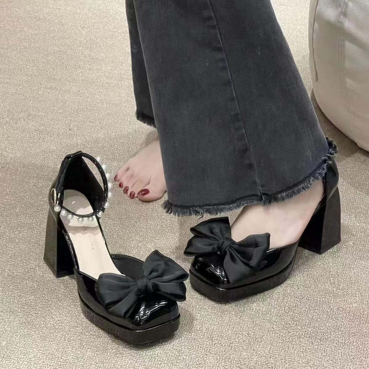 Mary Jane shoes women s spring and summer 2025 new pearl bow thick heel non-slip fashion versatile retro small leather shoes 35
Mary Jane shoes women s spring and summer 2025 new pearl bow thick heel non-slip fashion versatile retro small leather shoes 35