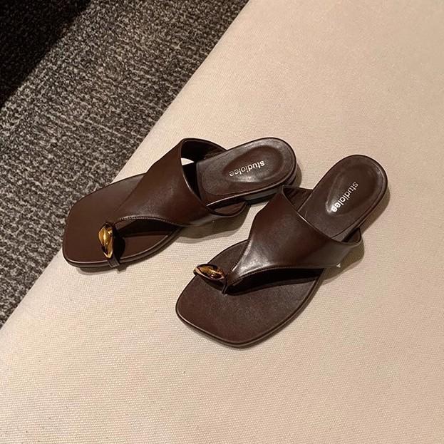 Grape mother of the same style, fashionable set, square toes, versatile flat bottom, herringbone open toe cool slippers, women s new summer models 40 коричневый
Grape mother of the same style, fashionable set, square toes, versatile flat bottom, herringbone open toe cool slippers, women s new summer models 40 коричневый