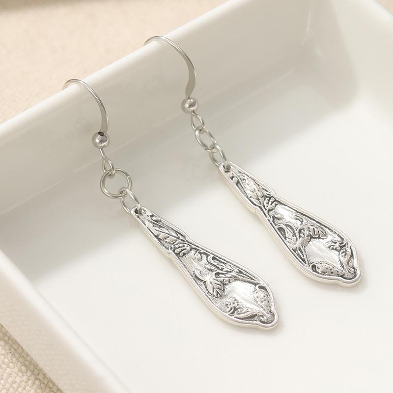 Vintage Copper Color Leaf Flower Dangle Women s Earrings Metal Hand Carving Geometry Party Daily Wear
Vintage Copper Color Leaf Flower Dangle Women s Earrings Metal Hand Carving Geometry Party Daily Wear