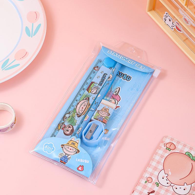 Мультяшный Милый Набор Канцелярских Принадлежностей в Сумке Лабубу Карандаш Линейка Ластик Точилка для Карандашей Колпачок для Ручки Костюм Студенты Школа Учебные Принадлежности Подарки синий
Мультяшный Милый Набор Канцелярских Принадлежностей в Сумке Лабубу Карандаш Линейка Ластик Точилка для Карандашей Колпачок для Ручки Костюм Студенты Школа Учебные Принадлежности Подарки синий