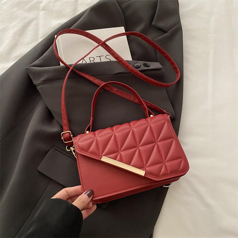 Women s rhombus embroidery thread fashion small bag women s shoulder messenger bag texture is now popular portable small square bag красный
Women s rhombus embroidery thread fashion small bag women s shoulder messenger bag texture is now popular portable small square bag красный
