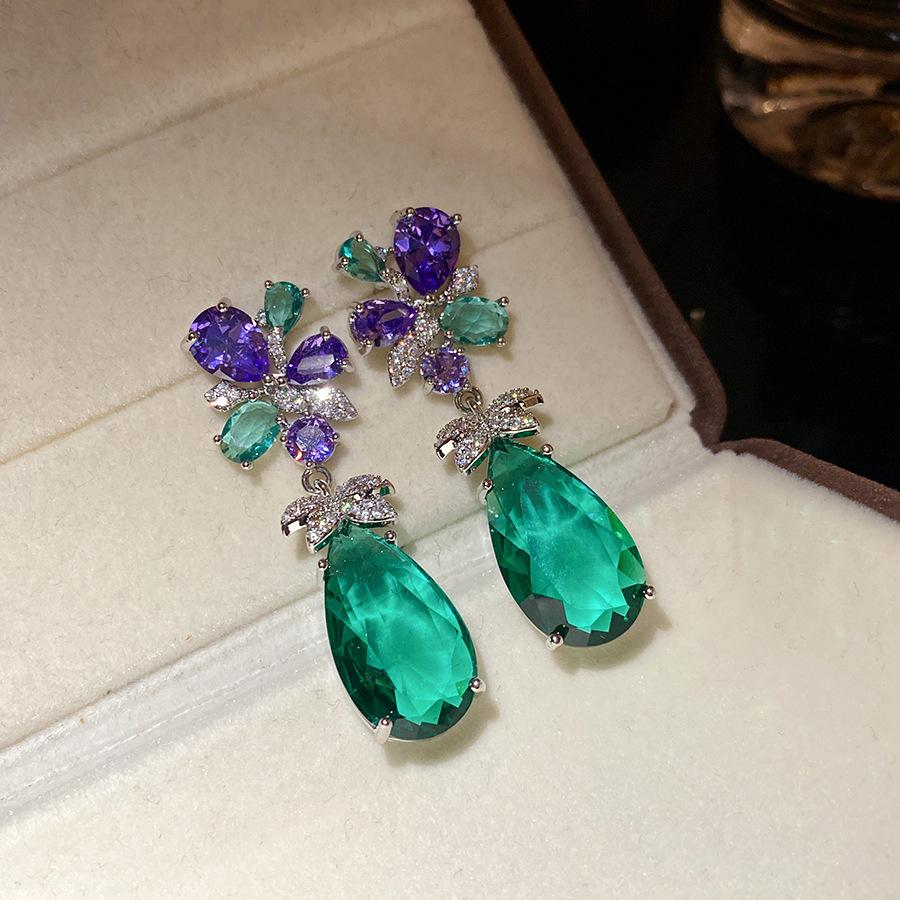 Silver needle zircon flower water drop earrings European and American light luxury high-end earrings design niche earrings
Silver needle zircon flower water drop earrings European and American light luxury high-end earrings design niche earrings