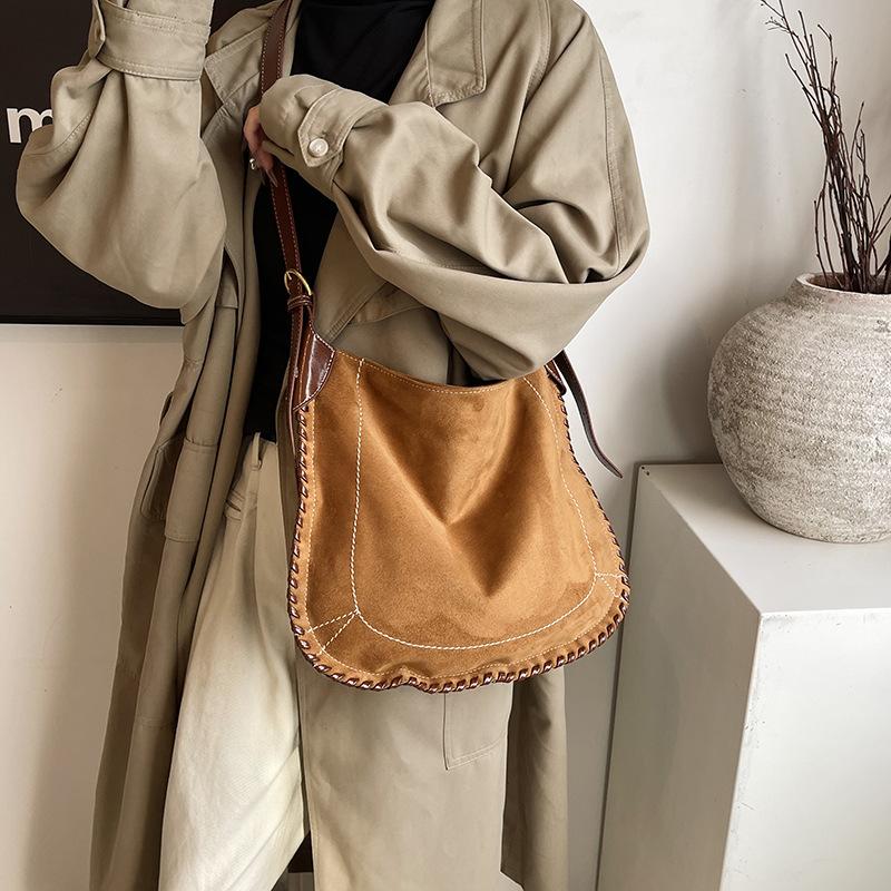 Large capacity underarm bag 2025 autumn and winter new niche high-end matte stray bag women s messenger shoulder bag 38*0.5*33.5 чёрный
Large capacity underarm bag 2025 autumn and winter new niche high-end matte stray bag women s messenger shoulder bag 38*0.5*33.5 чёрный