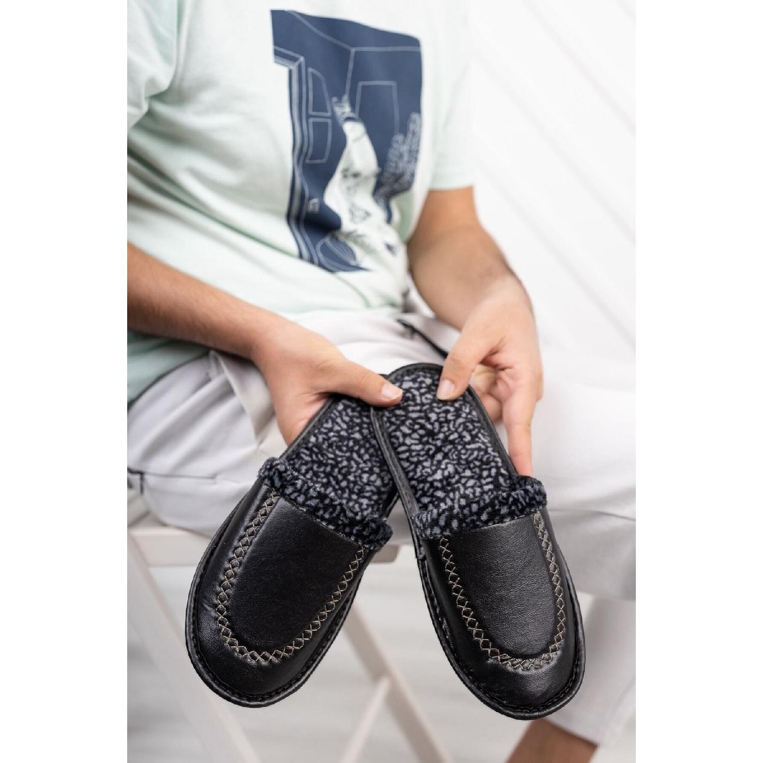 Черные кожаные мужские тапочки с закрытой передней частью, зимние легкие тапочки, тапочки для жениха и приданого для гостей 41
Черные кожаные мужские тапочки с закрытой передней частью, зимние легкие тапочки, тапочки для жениха и приданого для гостей 41