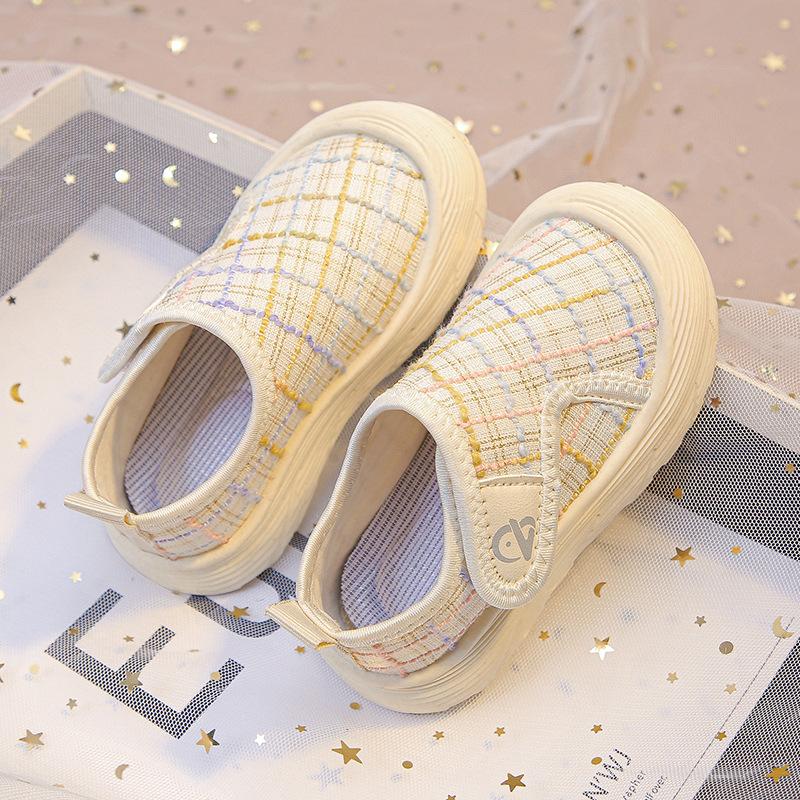 Girls sports shoes 2025 summer new kindergarten versatile indoor shoes boys breathable shoes baby fashion 21
Girls sports shoes 2025 summer new kindergarten versatile indoor shoes boys breathable shoes baby fashion 21