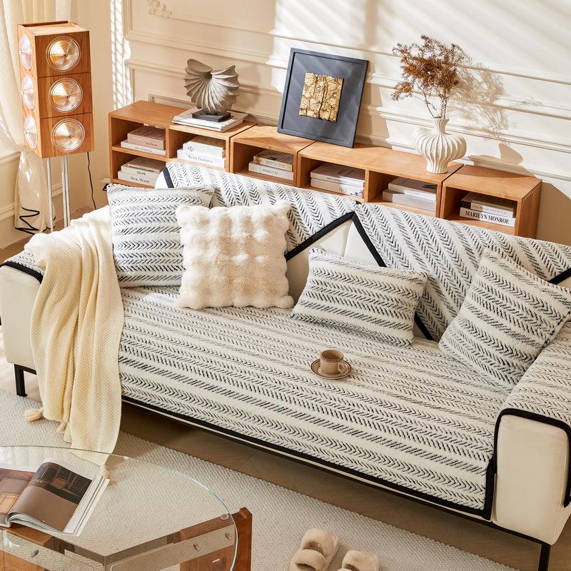 Sofa Cushion New Thickened Plush Seat Cushion Autumn And Winter Simple High-End Non-Slip Leather Sofa Cover Cover Cloth 70*70cm
Sofa Cushion New Thickened Plush Seat Cushion Autumn And Winter Simple High-End Non-Slip Leather Sofa Cover Cover Cloth 70*70cm